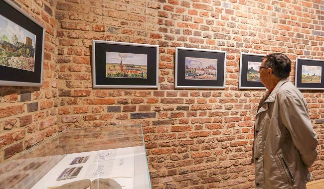 Aktuell hat der Wassenberger Heimatvereine eine Ausstellung im Bergfried eröffnet, deren Kern sie sowohl historischen als auch aktuellen Themen 